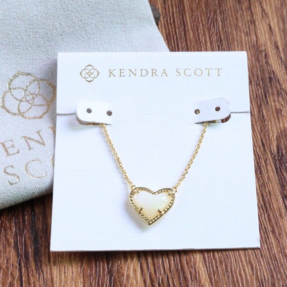 Kendra Scott Gold Necklace Ivory Mother-of-Pearl Ari Heart - Picture 1 of 2